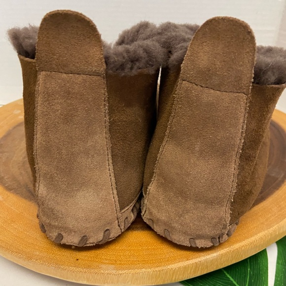 LL Bean Leather Sherpa Lined Slippers - Picture 7 of 9